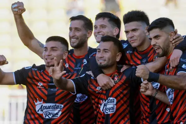 Deportes Limache es líder ,En Cancha