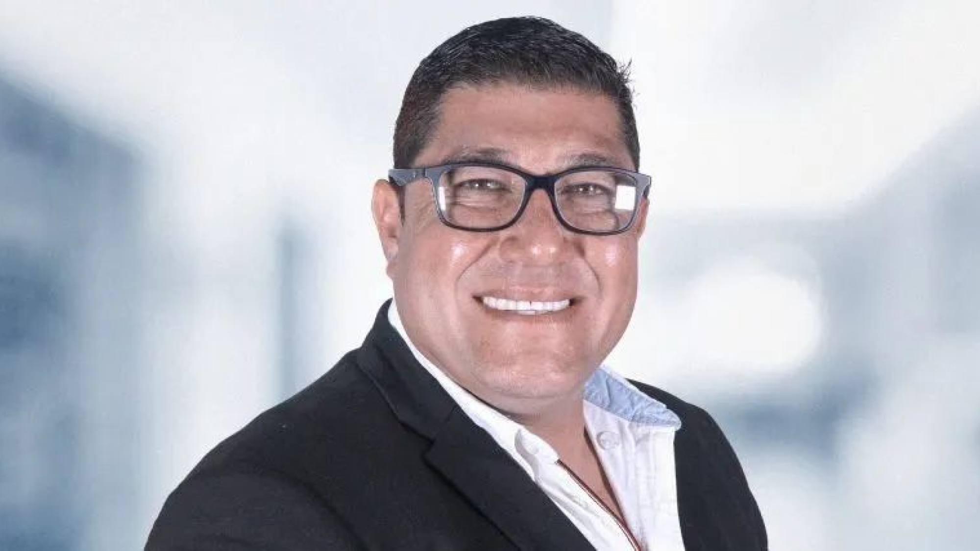 Acusa que fue “extorsionado”: Escándalo en Quintero por video de concejal consumiendo droga