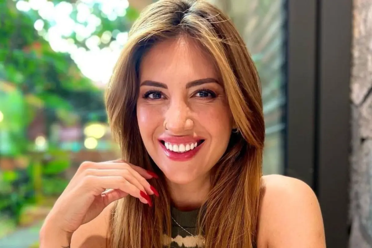 Karen Paola , Redes sociales | Referencial