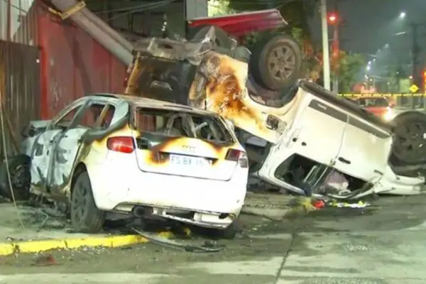 Ambos vehículos terminaron en llamas ,Captura