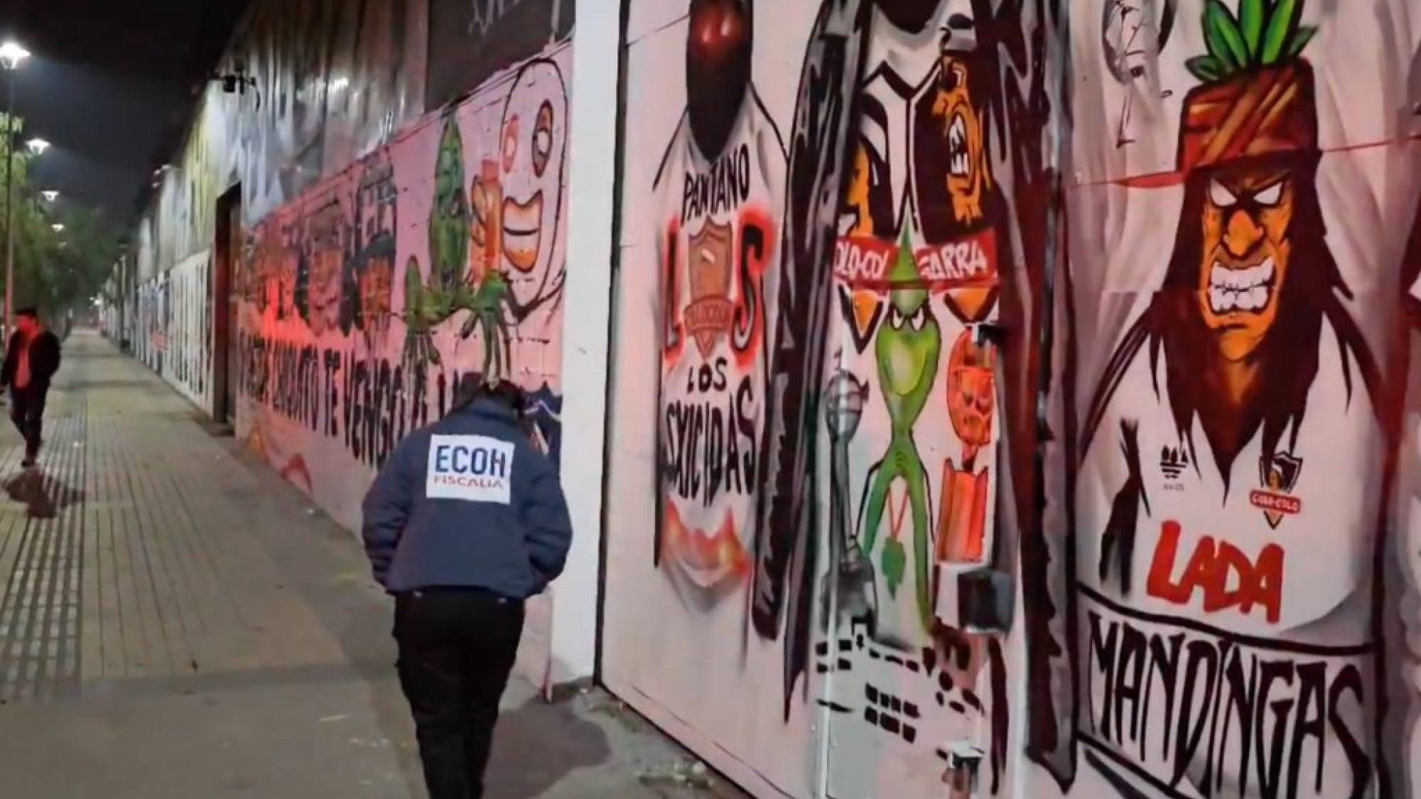 Hinchas de Colo Colo fueron baleados mientras pintaban mural en La Pintana: Barristas de la U serían los autores