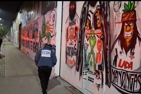 Barristas de Colo Colo fueron baleados mientras pintaban mural en La Pintana ,Redes sociales | X