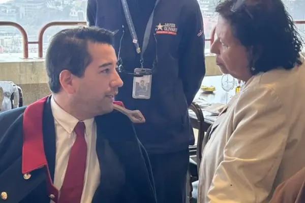 Javier Olivares protagonizó tenso momento con Lorena Pizarro en el Congreso ,Redes sociales | X 