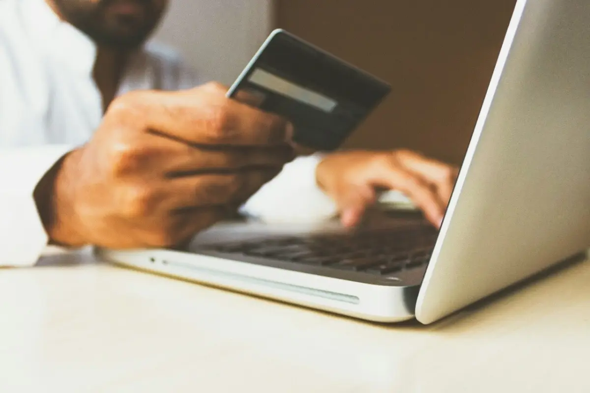 Pagos, Cedida