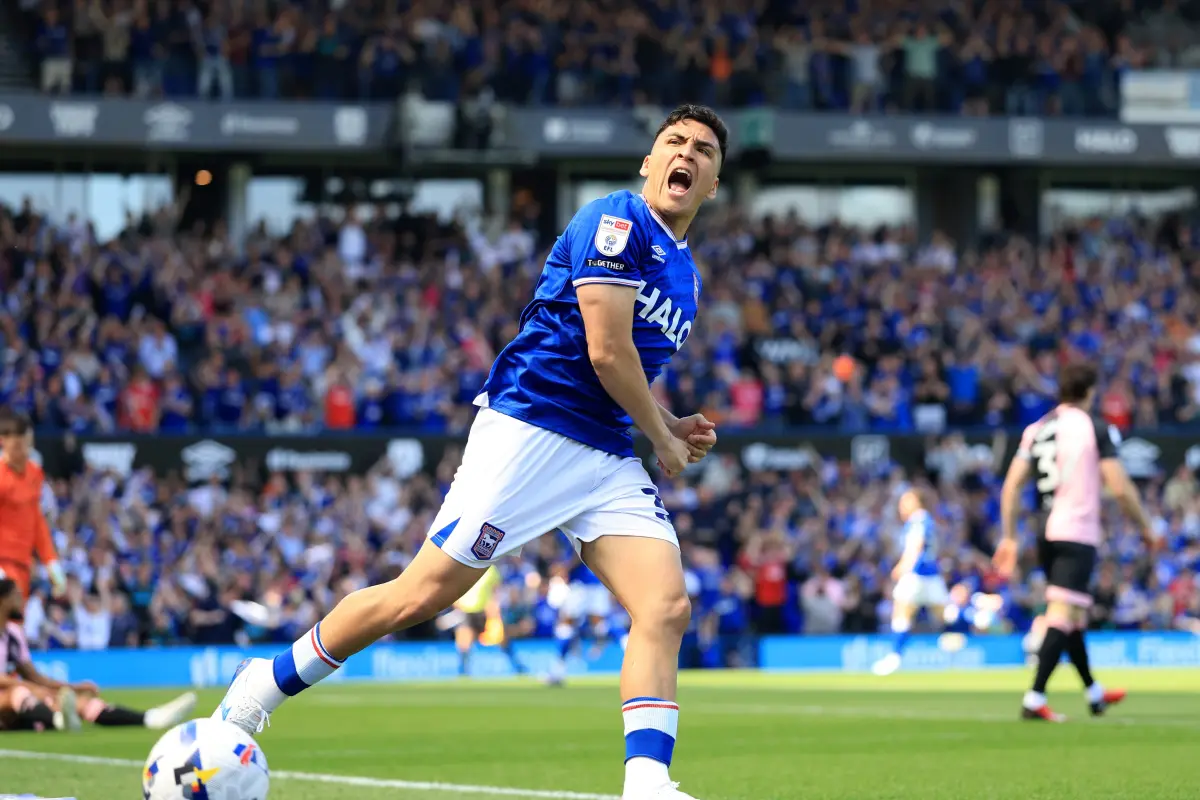 Marcelino Núñez en el Ipswich Town, Radio ADN