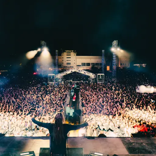 Korn en Santiago ,@lotuscl | @guilleasalazar | @estricolor