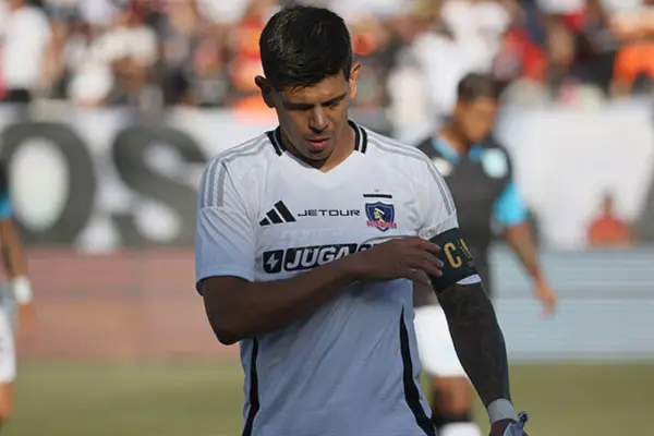 Esteban Pavez tuvo que dejar la cinta de capitán albo ,Instagram
