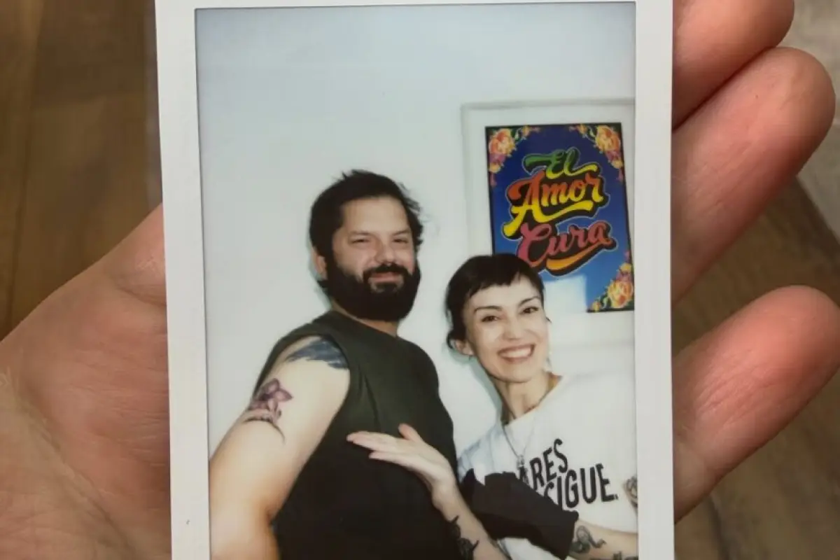 Boric sorprende con nuevo tatuaje, María León | Instagram