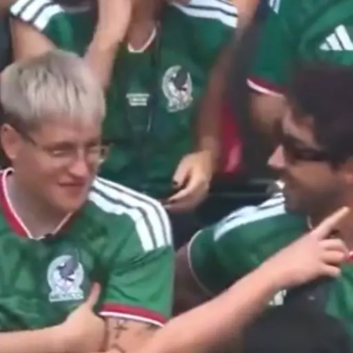 Kidd Voodoo con la camiseta de México ,Captura: @ChartsCL en X