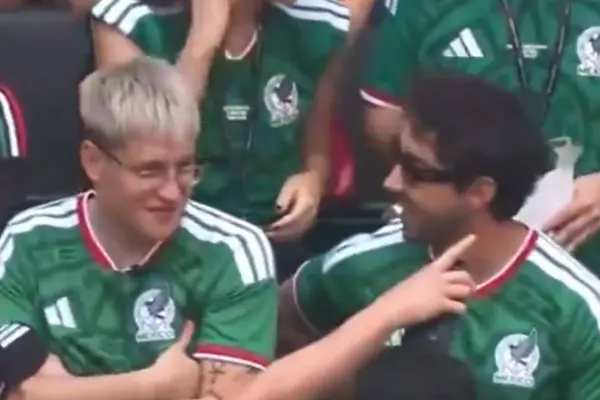 Kidd Voodoo con la camiseta de México ,Captura: @ChartsCL en X