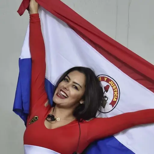 Larissa Riquelme  ,Redes sociales | Referencial