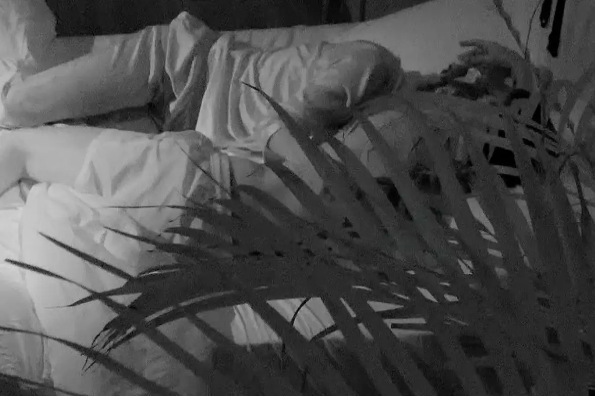La pareja durmió junta toda la noche ,Captura