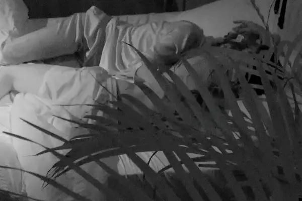 La pareja durmió junta toda la noche ,Captura