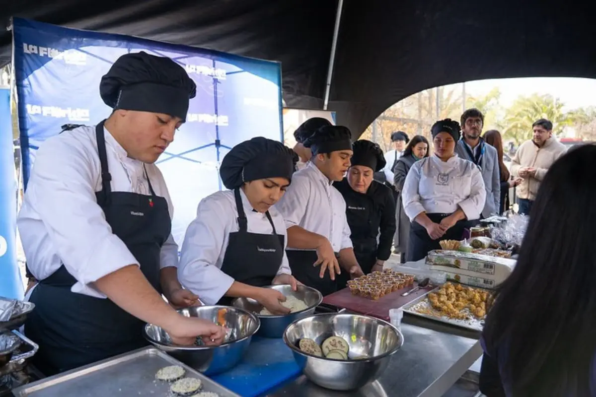 Innovador proyecto une a feriantes y estudiantes, Cedida