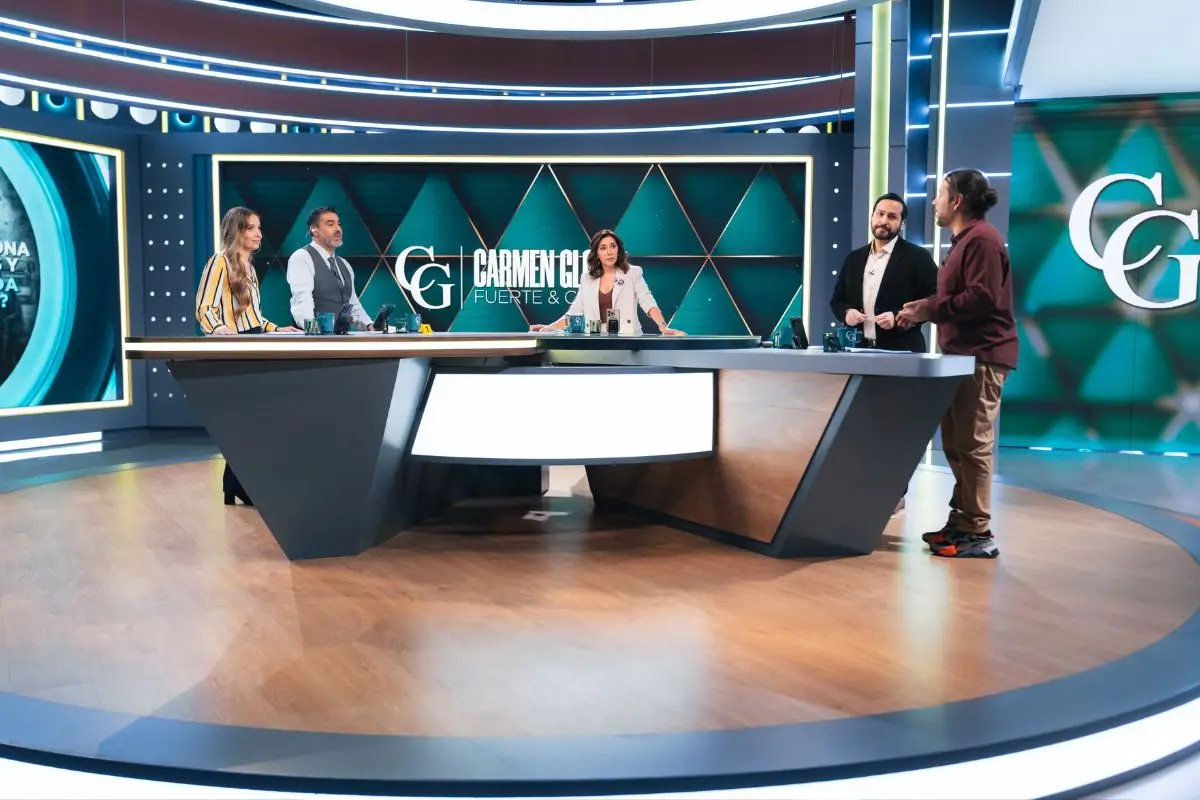 Carmen Gloria Arroyo y su panel de profesionales en Mega, Cedida