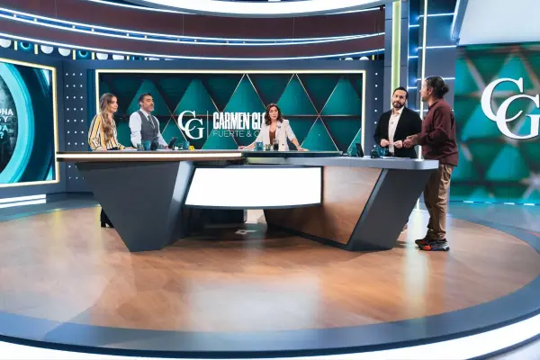 Carmen Gloria Arroyo y su panel de profesionales en Mega ,Cedida