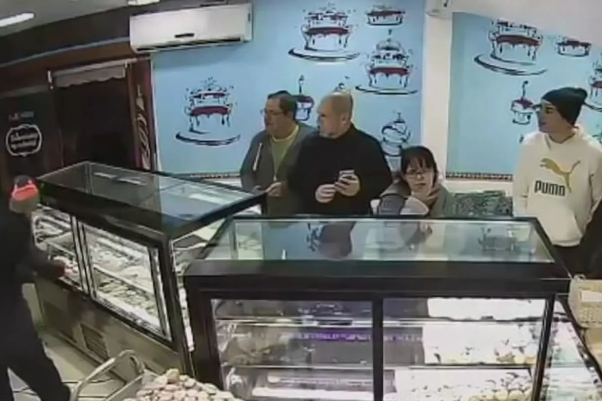 A la izquierda se alcanza a ver el robo, Captura