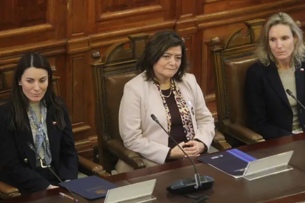 Marisol Durán junto a María Paz Arzola y Fernanda Valdés ,La Hora