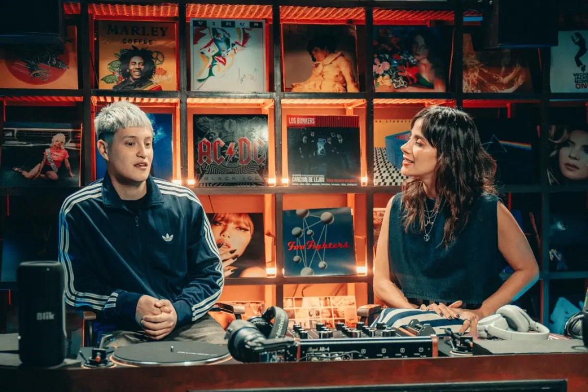 Nace “En Vinilo”, el nuevo programa digital con Martina Orrego que tuvo a Kidd Voodoo como primer invitado , En Vinilo