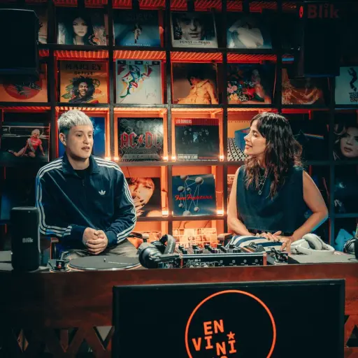 Nace En Vinilo, el nuevo programa digital con Martina Orrego que tuvo a Kidd Voodoo como primer invitado  ,En Vinilo