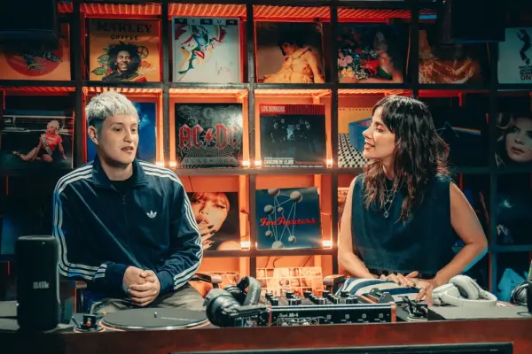 Nace En Vinilo, el nuevo programa digital con Martina Orrego que tuvo a Kidd Voodoo como primer invitado  ,En Vinilo