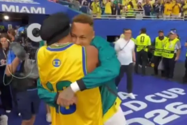 Abrazo de Ney y Dinho ,Captura