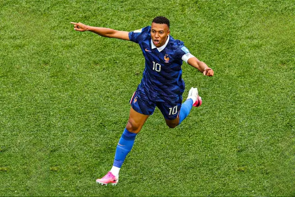 Mbappé anotó dos goles en el 3-0 sobre Irak ,Instagram