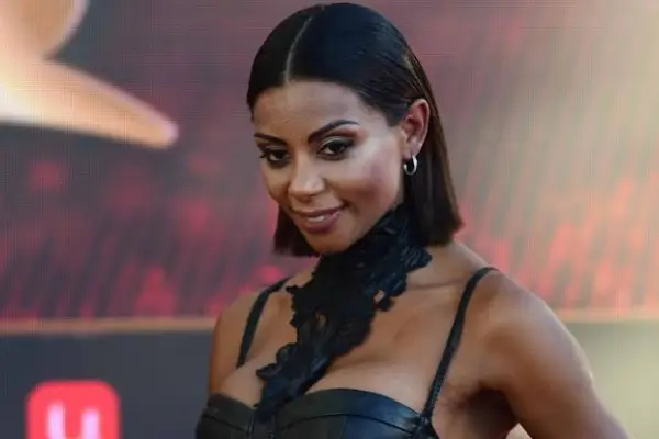Dominique Lattimore ,Redes sociales