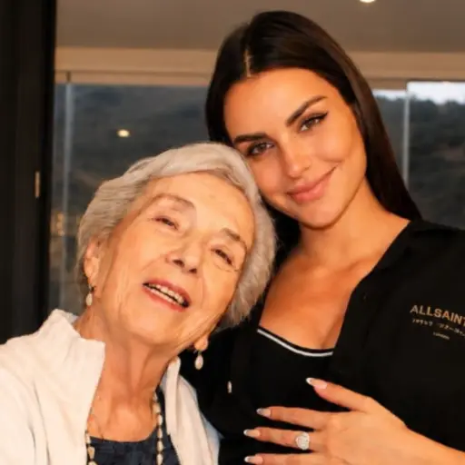 Emilia Dides y su querida abuela ,Instagram