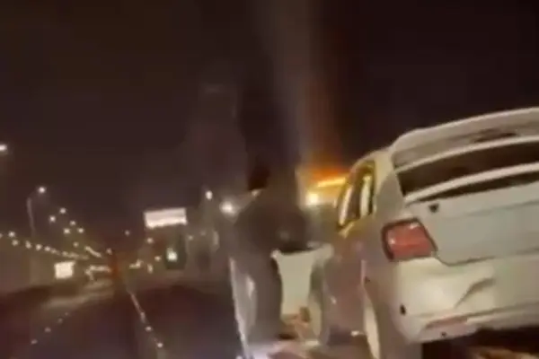 Arriesgada maniobra en autopista ,Captura