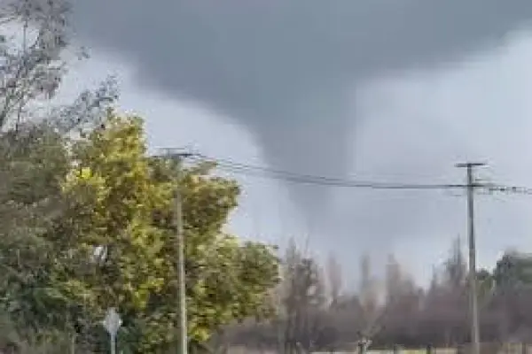 Posibles tornados y trombas marinas en tres regiones del país ,Redes sociales | Referencial
