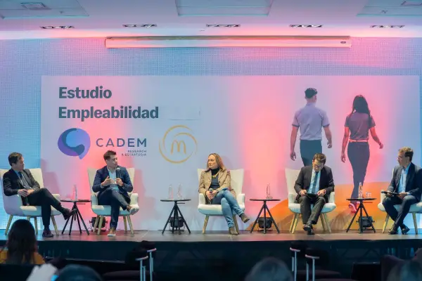 64% de los jóvenes identifica la falta de experiencia como principal barrera para acceder al primer empleo ,Cedida