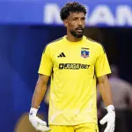 Vozinha con la camiseta de Colo Colo (IA), Montaje LH