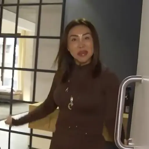 Naya Fácil recibiendo al equipo de Primer Plano en su casa ,Captura de pantalla