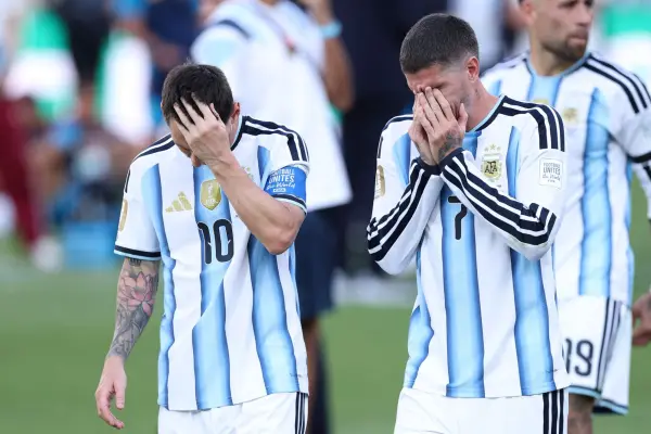 Lionel Messi y Rodrigo de Paul tras perder la final ,Redes sociales