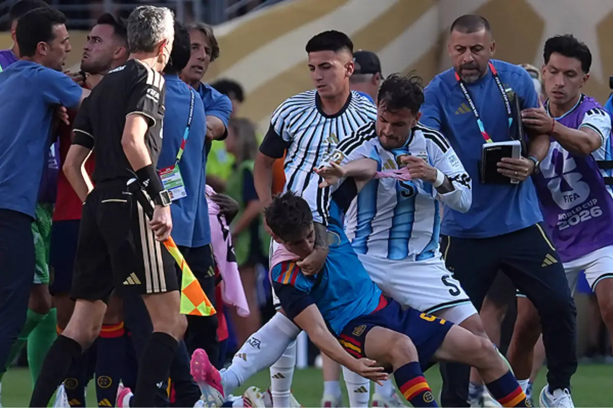 Leandro Paredes vs. Gavi, Emol
