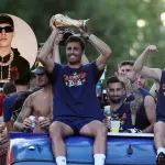 España escuchando Cris Mj, Montaje LH
