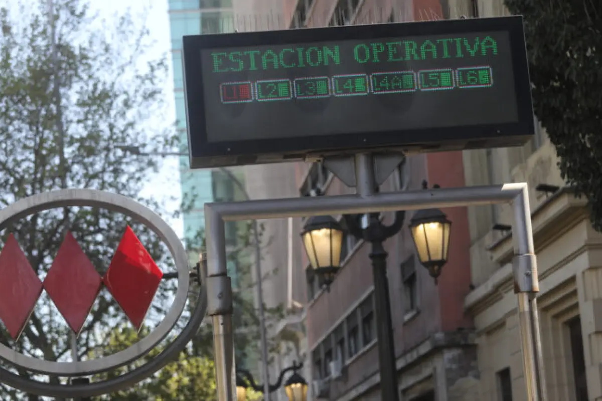 Metro de Santiago | Universidad Católica, Redes sociales | Referencial