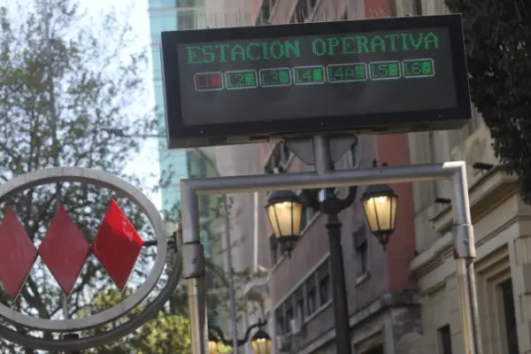 Metro de Santiago | Universidad Católica ,Redes sociales | Referencial