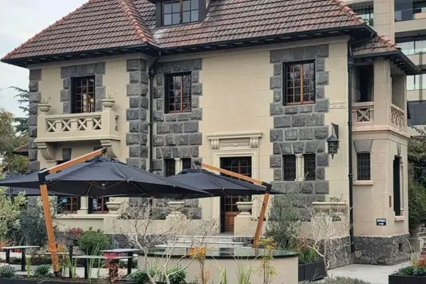 La casona de la ex Clínica Sara Moncada ,Instagram