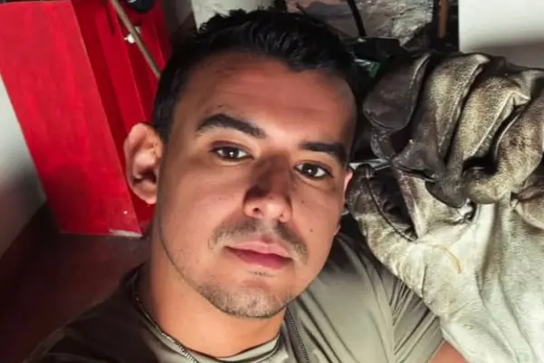 Martín González en medio de las cenizas ,Instagram