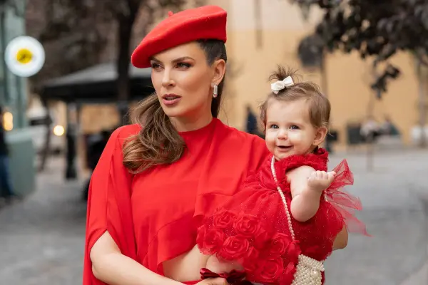 Eugenia Lemos y su hija Alegra ,@DarwinBurdiles