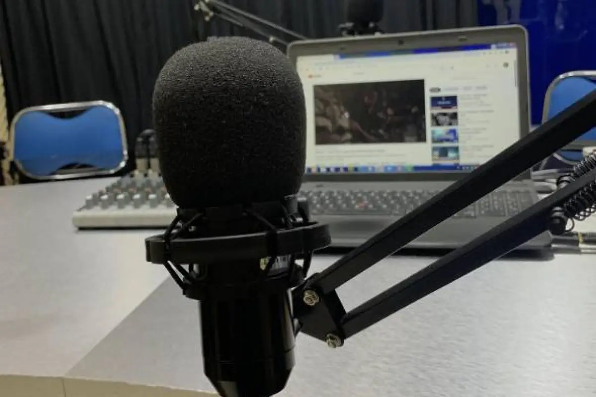 RADIOS, captura Vecteezy
