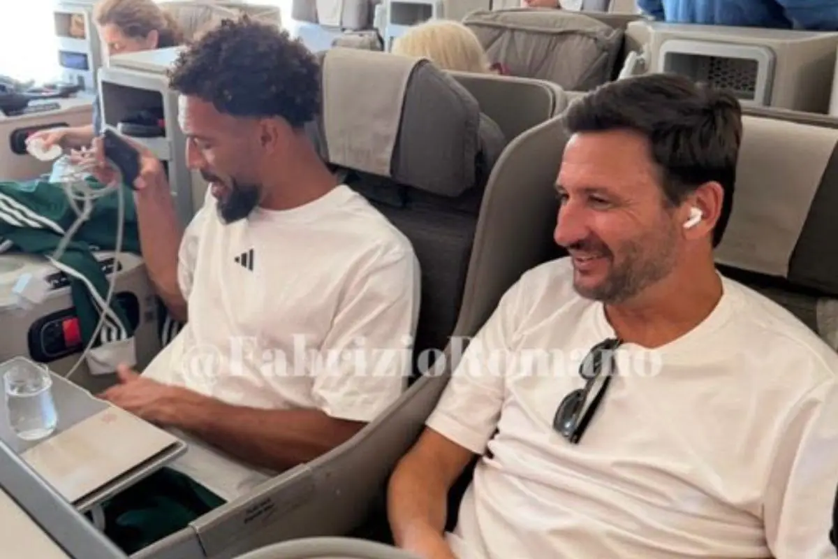 Vozinha en el vuelo que lo trae a Santiago, Instagram