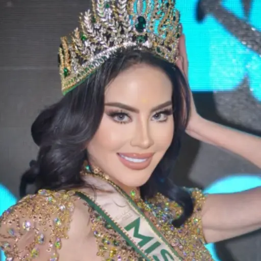 Ignacia Michelson y su corona que la distingue como miss ,Instagram