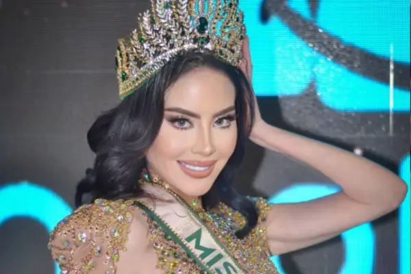 Ignacia Michelson y su corona que la distingue como miss ,Instagram