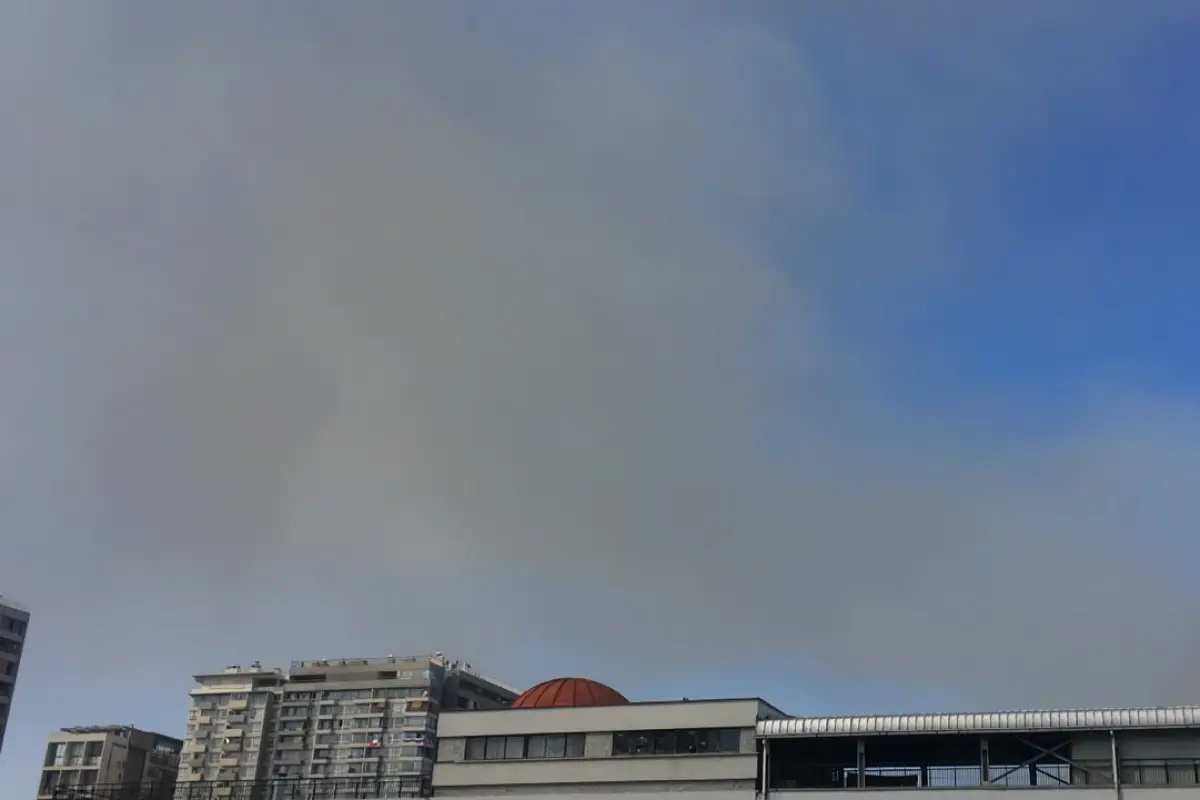 Nube negra visible desde distintos puntos de la capital