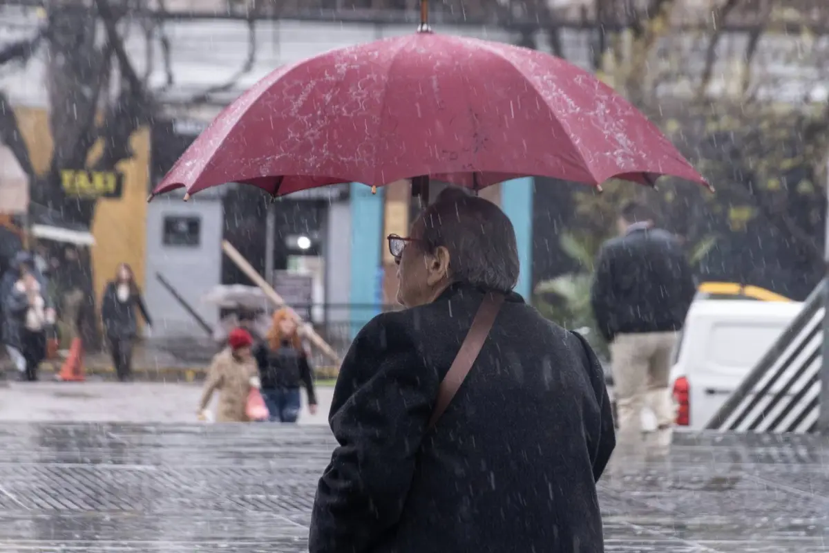 Lluvia en Santiago, Agencia Uno 