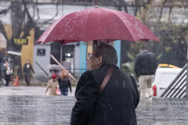 Lluvia en Santiago ,Agencia Uno 