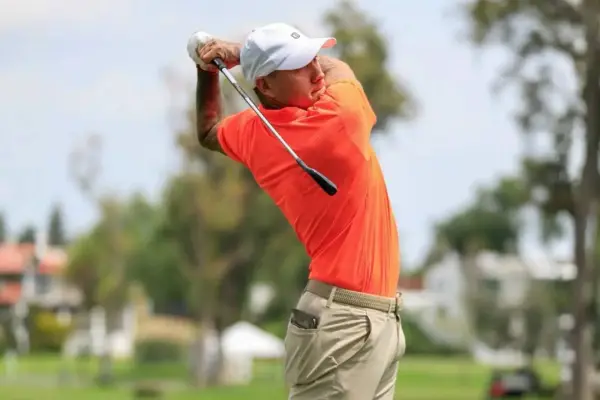 Nicolás Castillo jugando golf ,Gira Golf MX